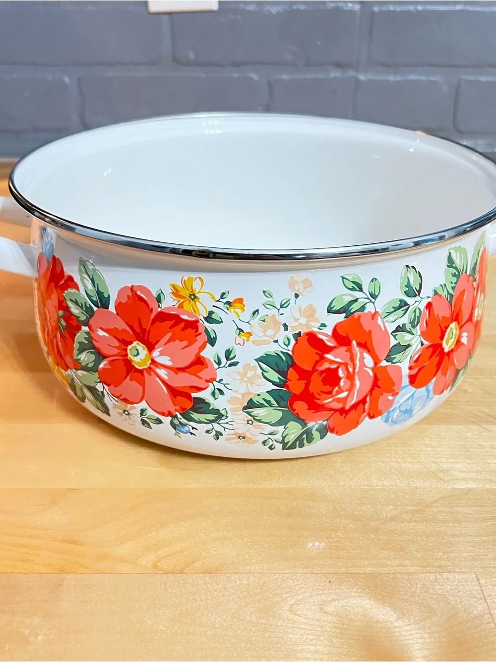 The Pioneer Woman Vintage Floral 4 Quart Enamel Cast Iron Dutch Oven with Lid